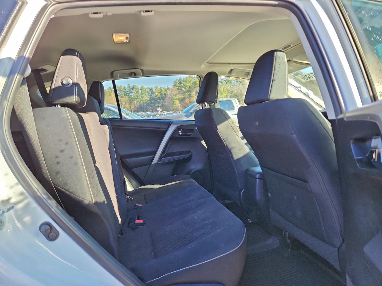 2016 TOYOTA RAV4 XLE photo 11