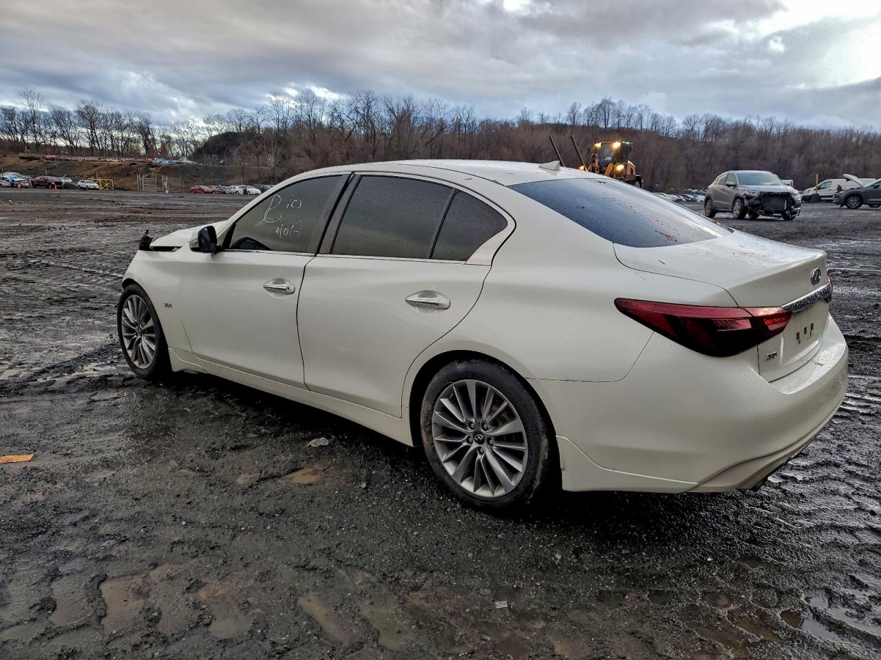 2018 INFINITI Q50 LUXE photo 2
