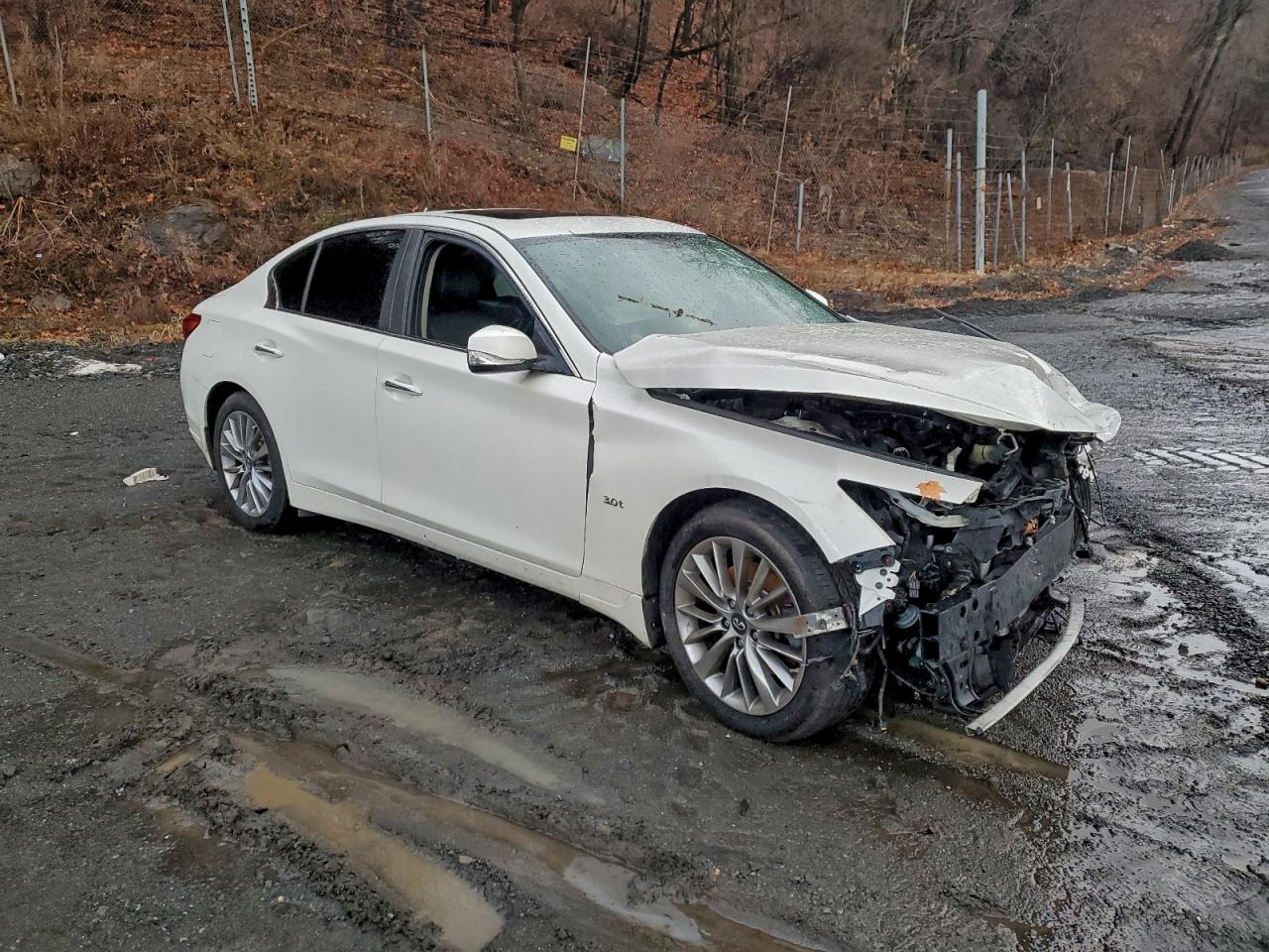 2018 INFINITI Q50 LUXE photo 4