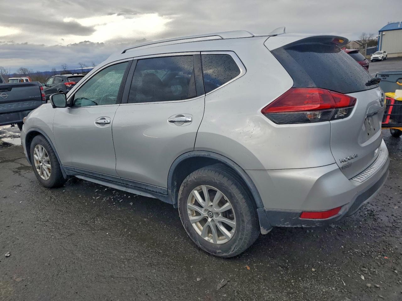 2018 NISSAN ROGUE S photo 2
