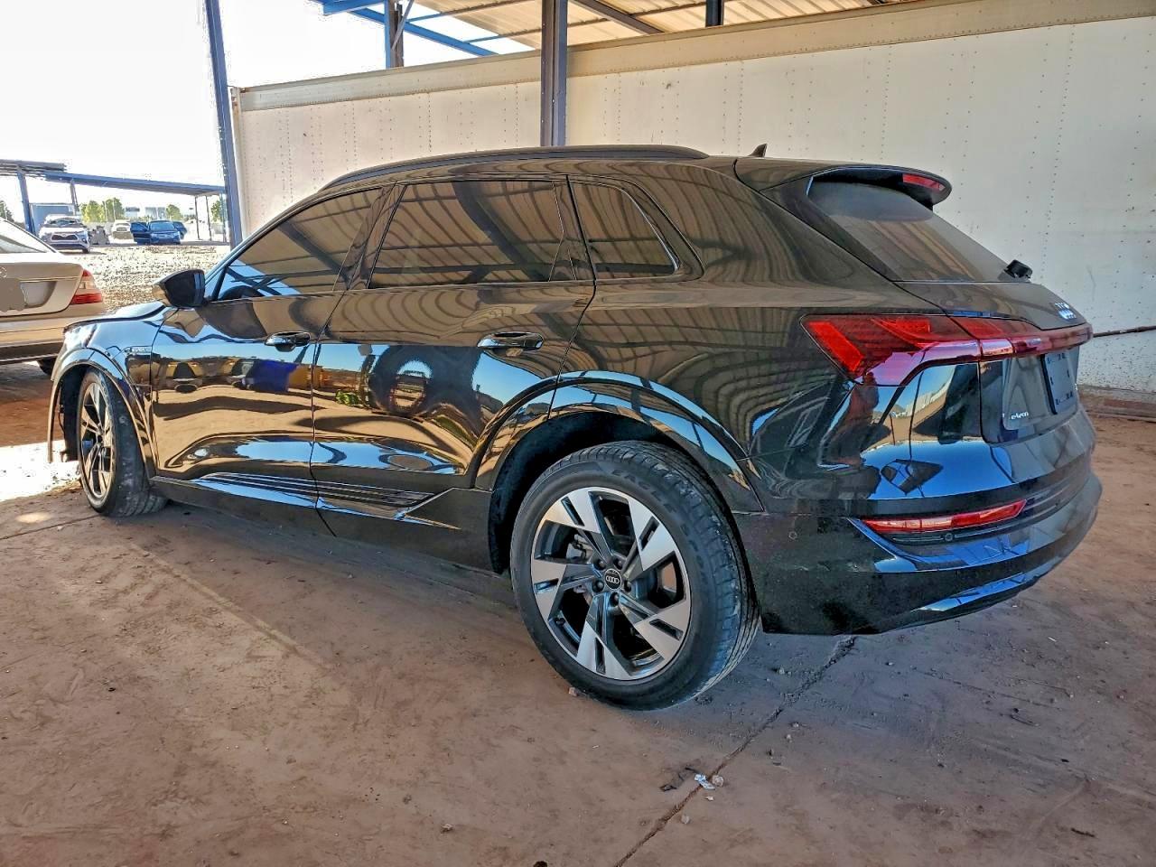 2021 AUDI E-TRON PREMIUM photo 2