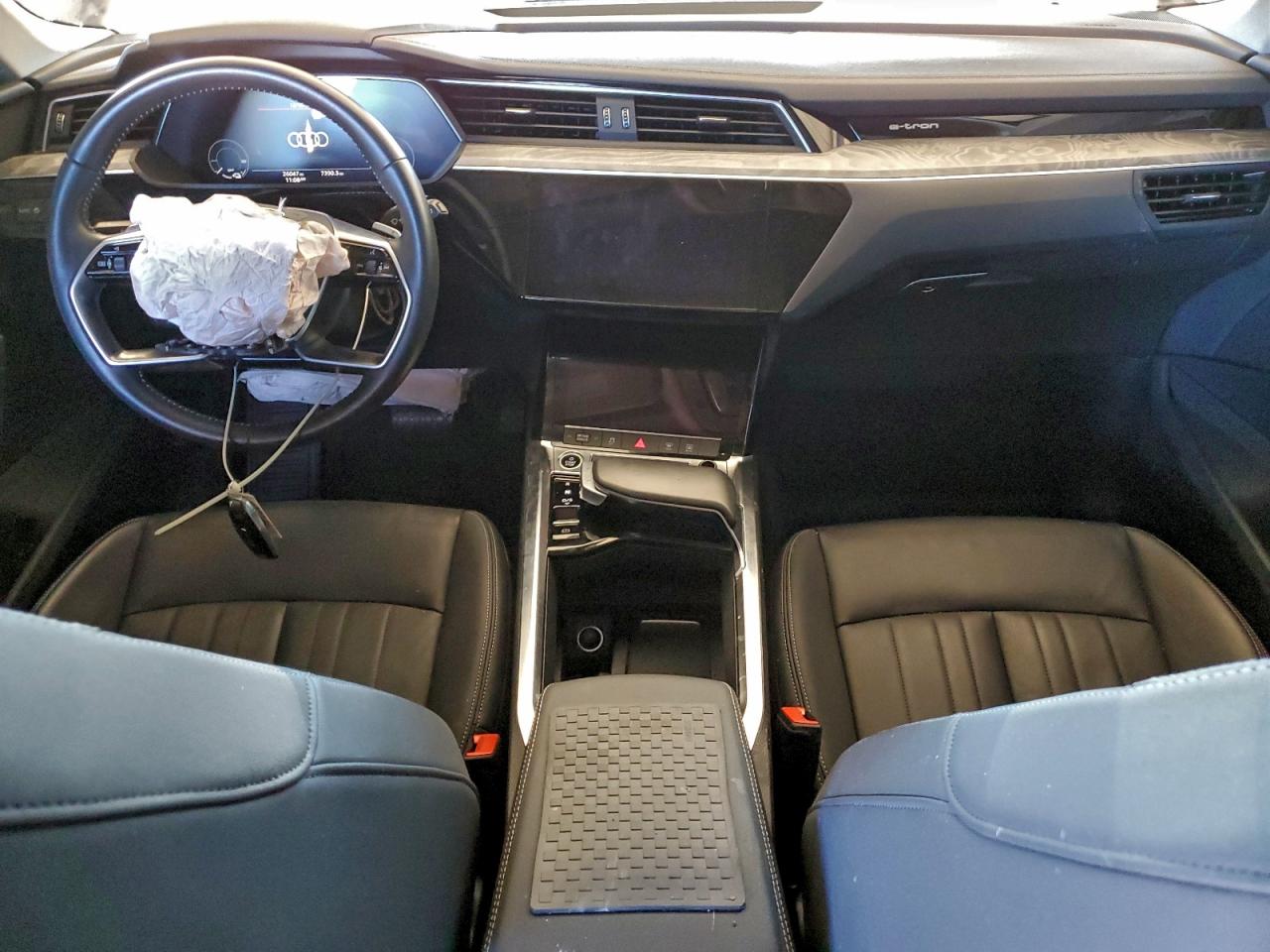 2021 AUDI E-TRON PREMIUM photo 8