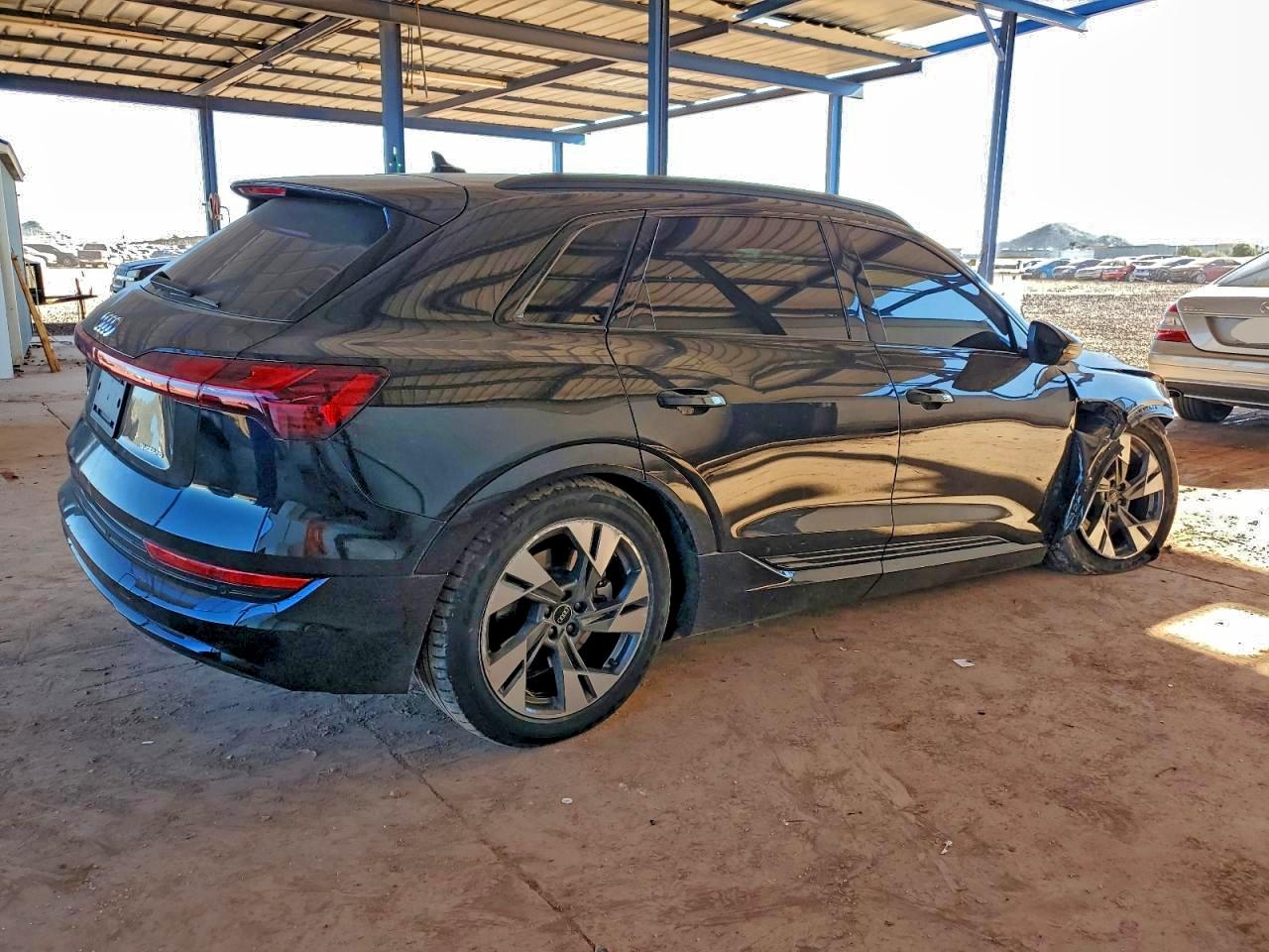 2021 AUDI E-TRON PREMIUM photo 3