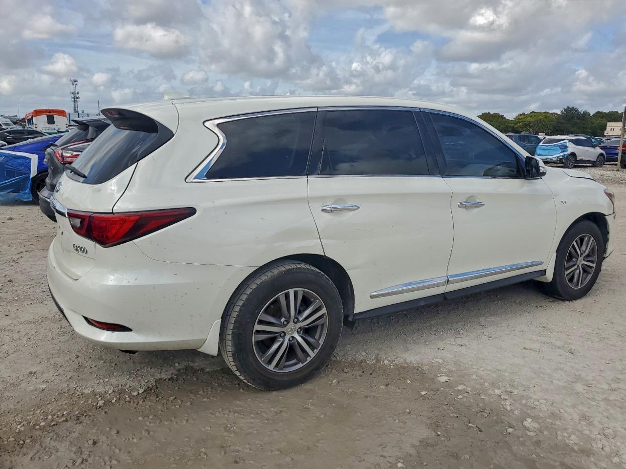 2020 INFINITI QX60 LUXE photo 7