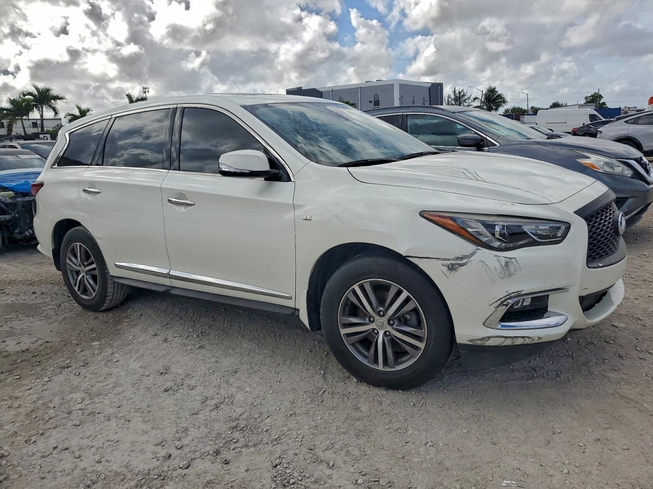 2020 INFINITI QX60 LUXE photo 10