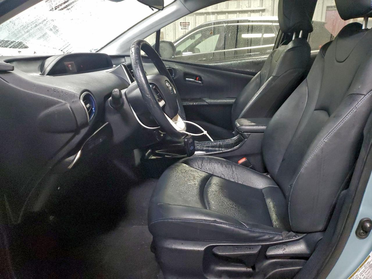 2016 TOYOTA PRIUS photo 7