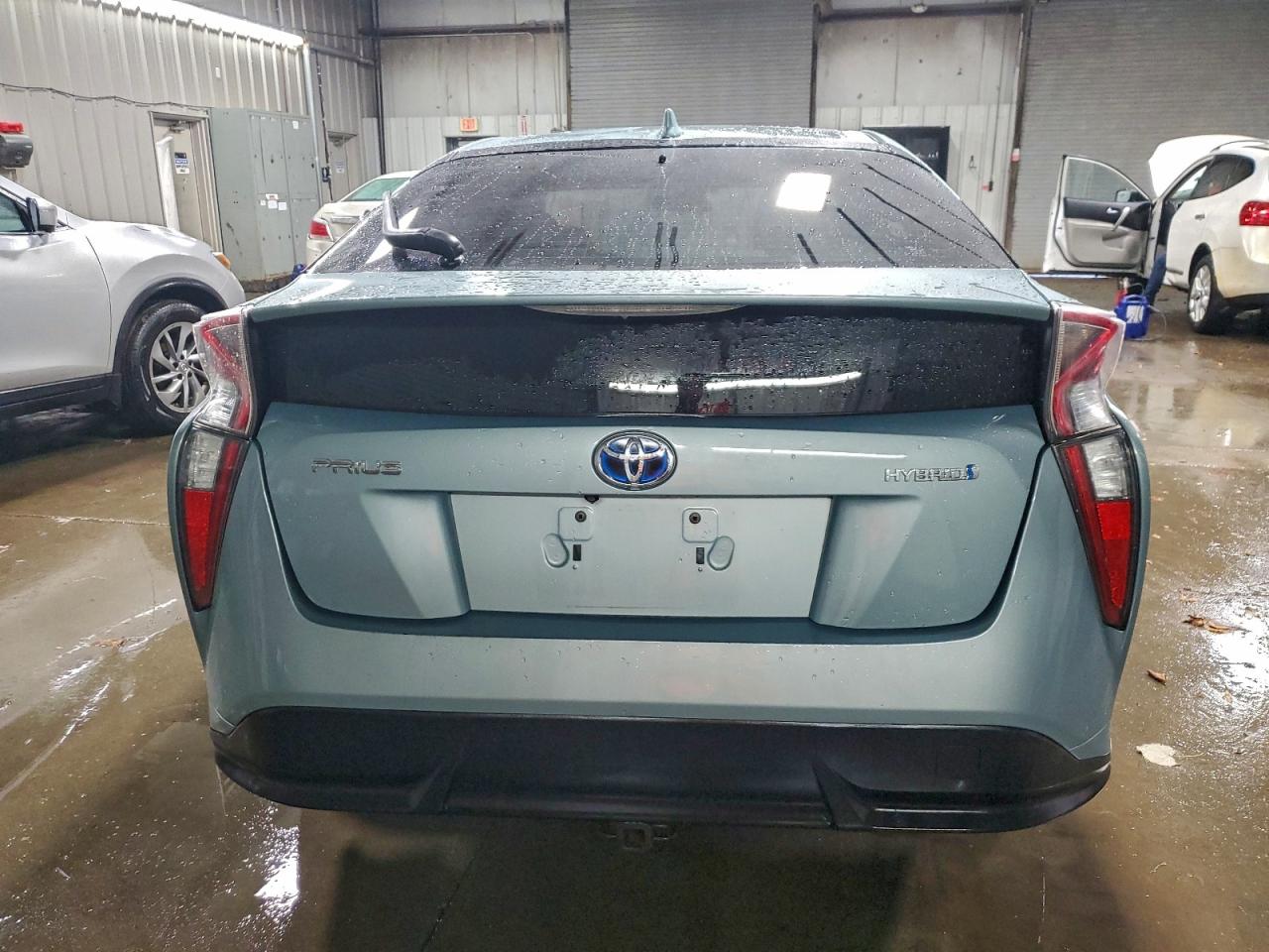 2016 TOYOTA PRIUS photo 6