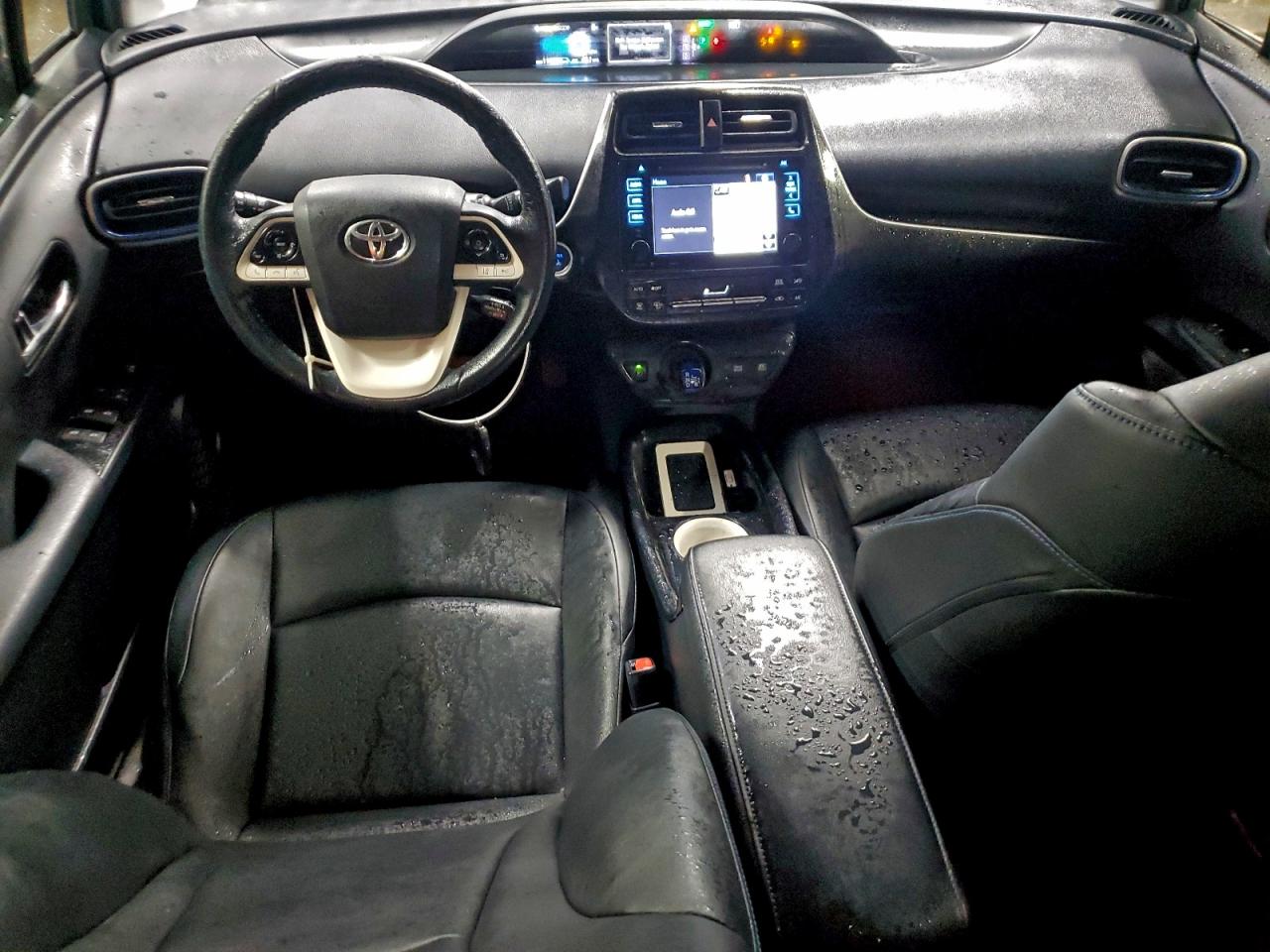 2016 TOYOTA PRIUS photo 8