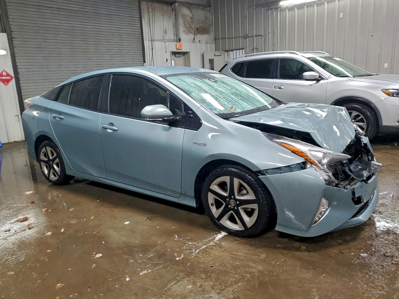 2016 TOYOTA PRIUS photo 4