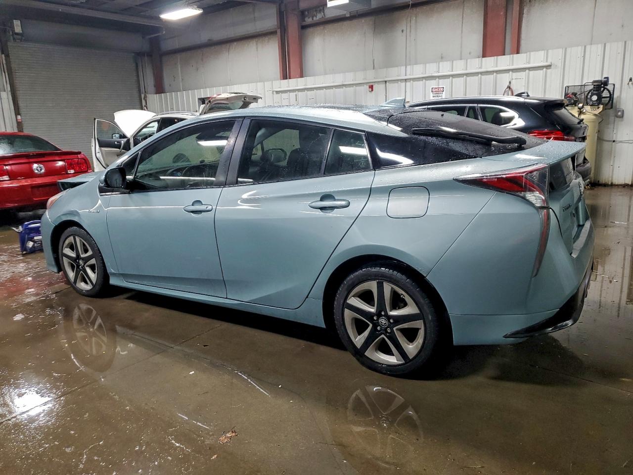 2016 TOYOTA PRIUS photo 2
