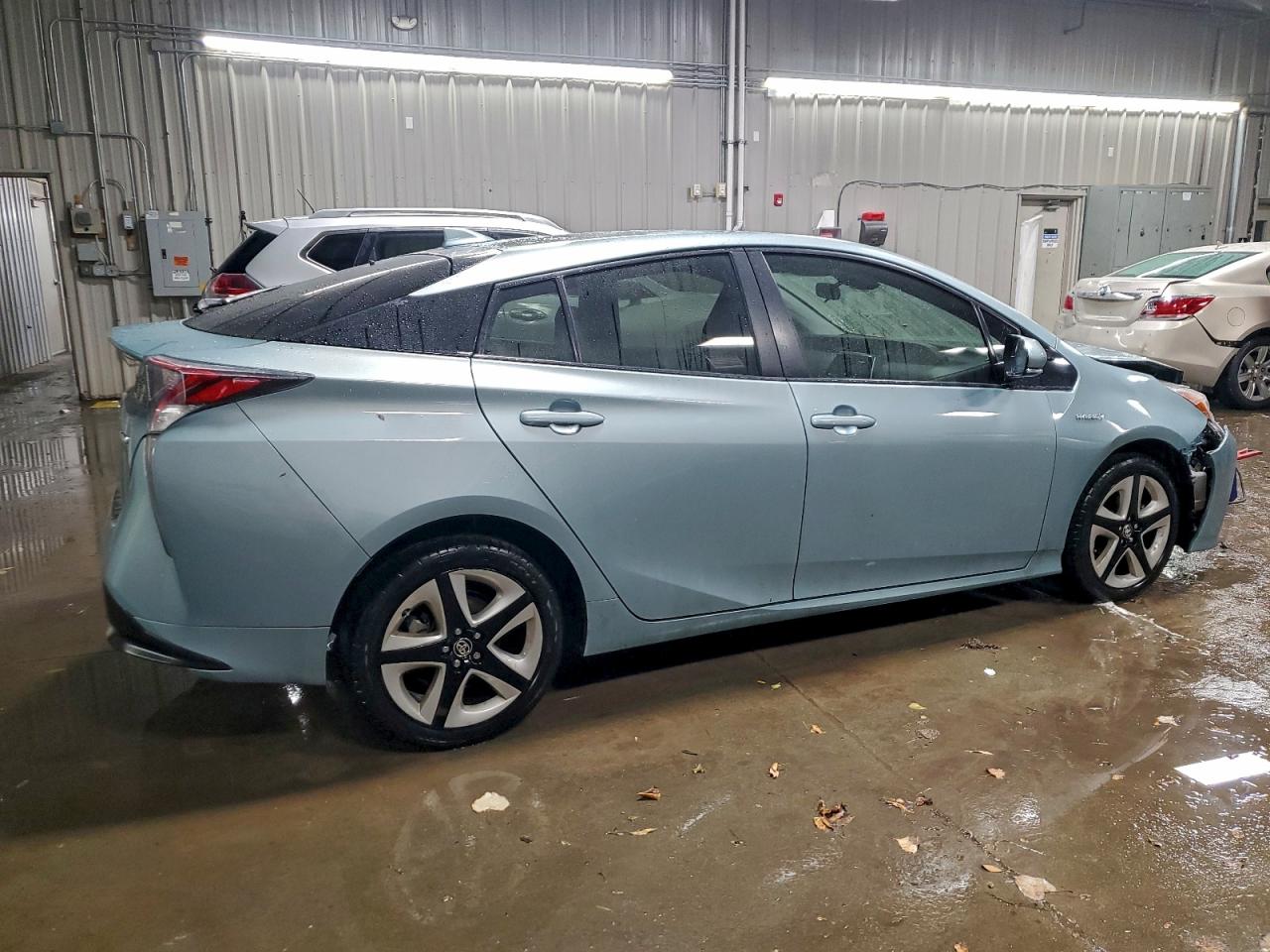 2016 TOYOTA PRIUS photo 3