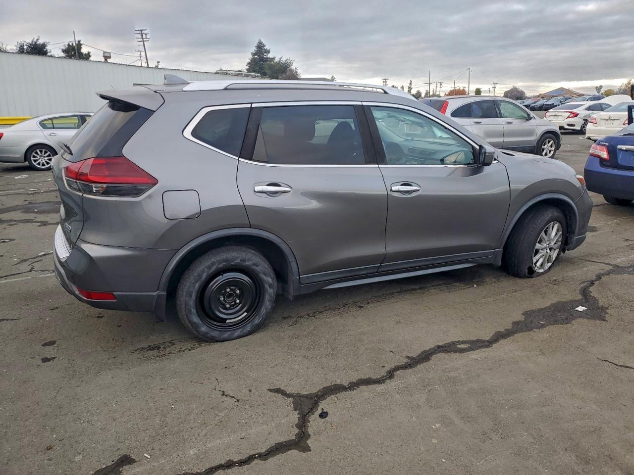 2019 NISSAN ROGUE S photo 3