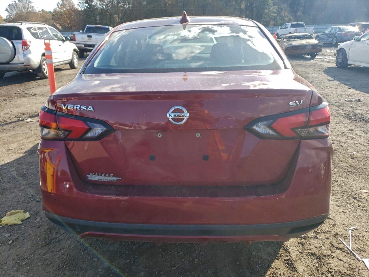 2021 NISSAN VERSA SV photo 6