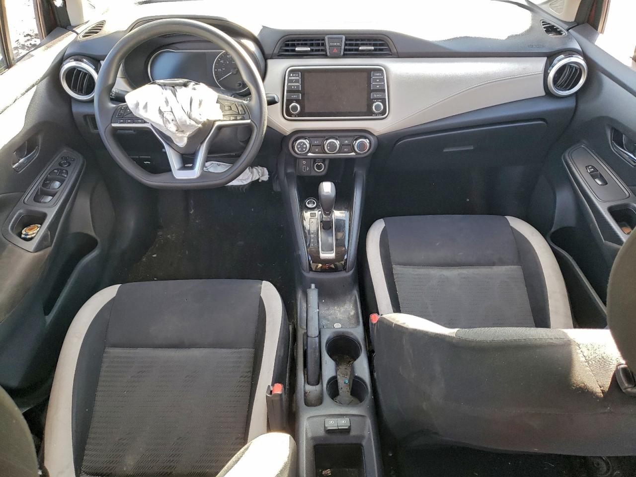 2021 NISSAN VERSA SV photo 8