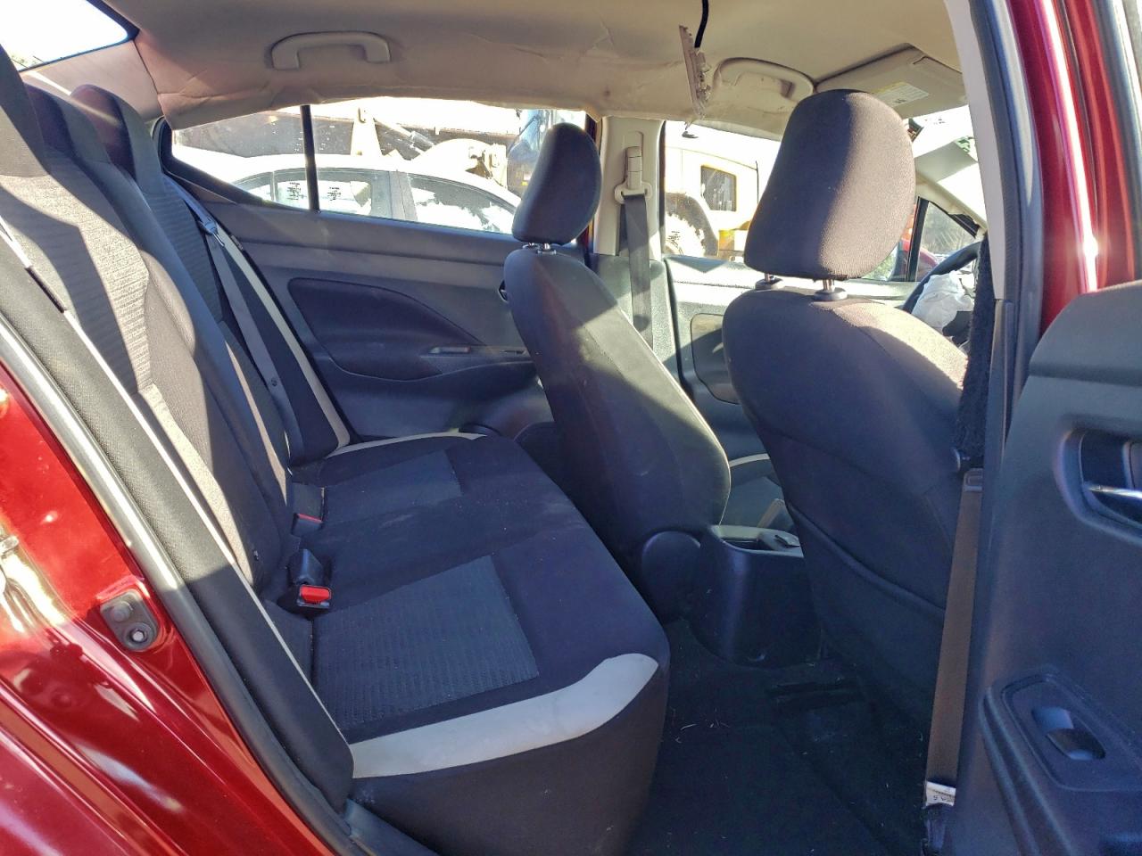 2021 NISSAN VERSA SV photo 10