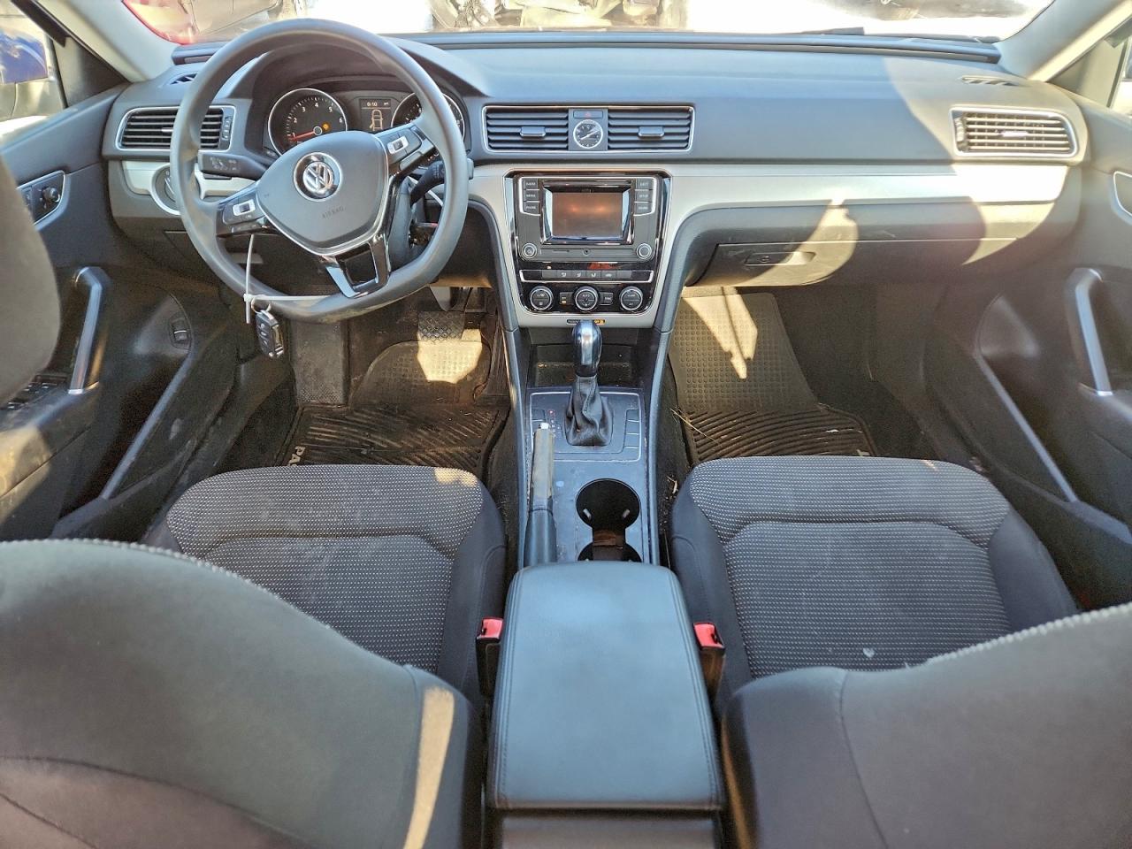 2017 VOLKSWAGEN PASSAT S photo 15