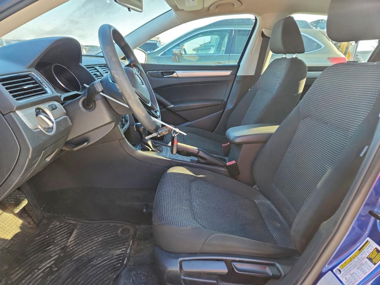 2017 VOLKSWAGEN PASSAT S photo 13