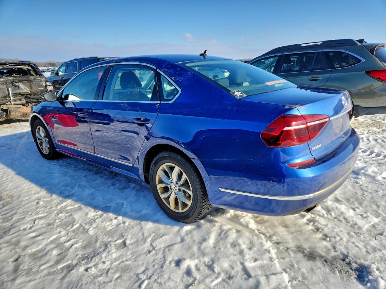 2017 VOLKSWAGEN PASSAT S photo 3