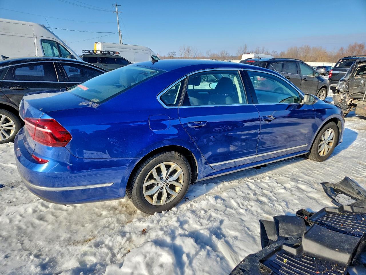 2017 VOLKSWAGEN PASSAT S photo 5