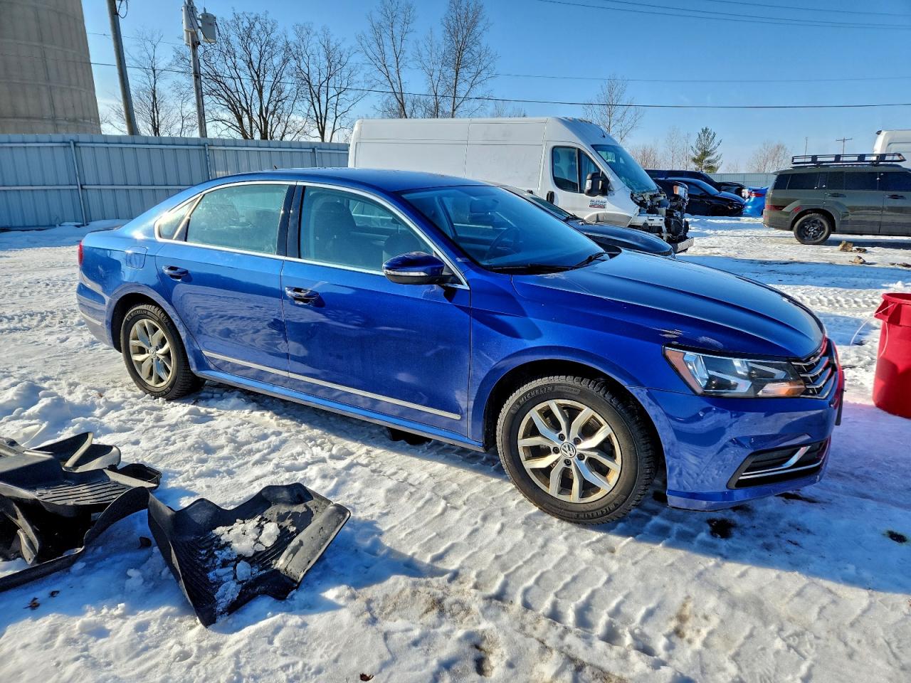 2017 VOLKSWAGEN PASSAT S photo 7
