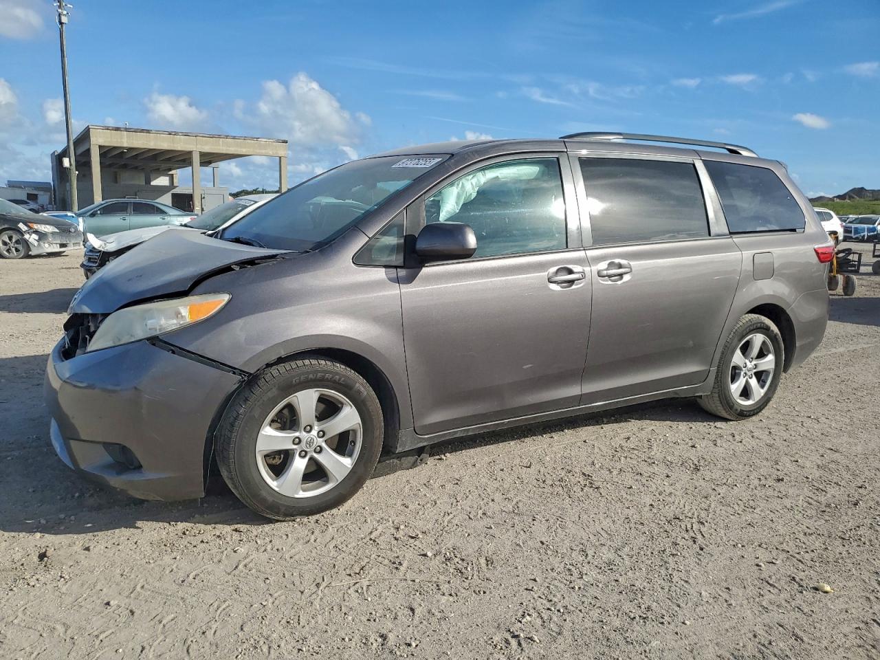 2017 TOYOTA SIENNA