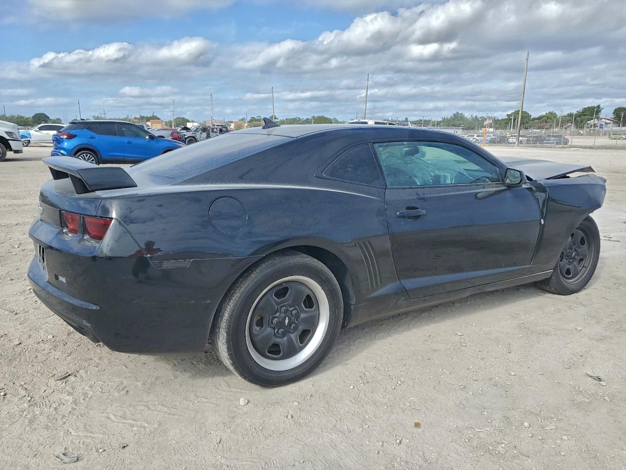 2011 CHEVROLET CAMARO LS photo 5