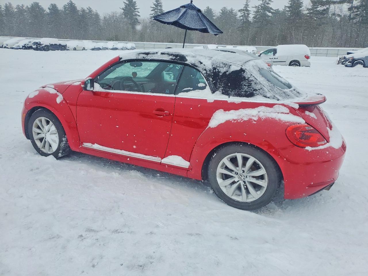 2013 VOLKSWAGEN BEETLE photo 3