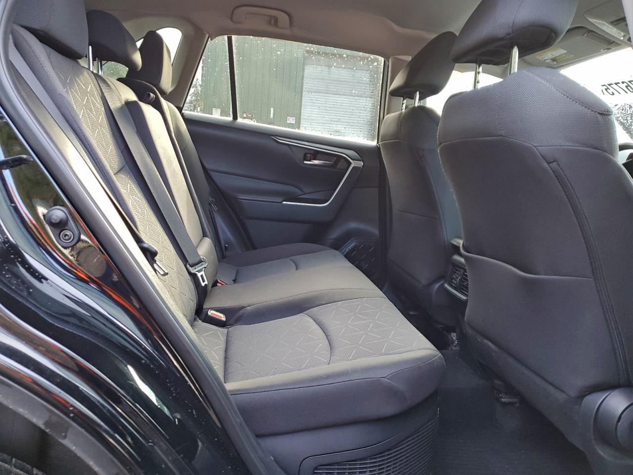 2021 TOYOTA RAV4 XLE photo 21