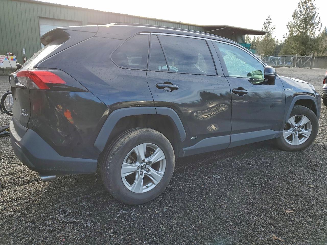 2021 TOYOTA RAV4 XLE photo 5