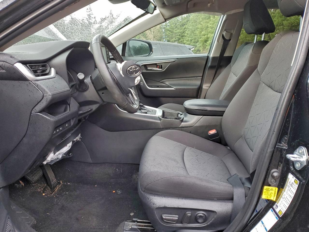 2021 TOYOTA RAV4 XLE photo 13