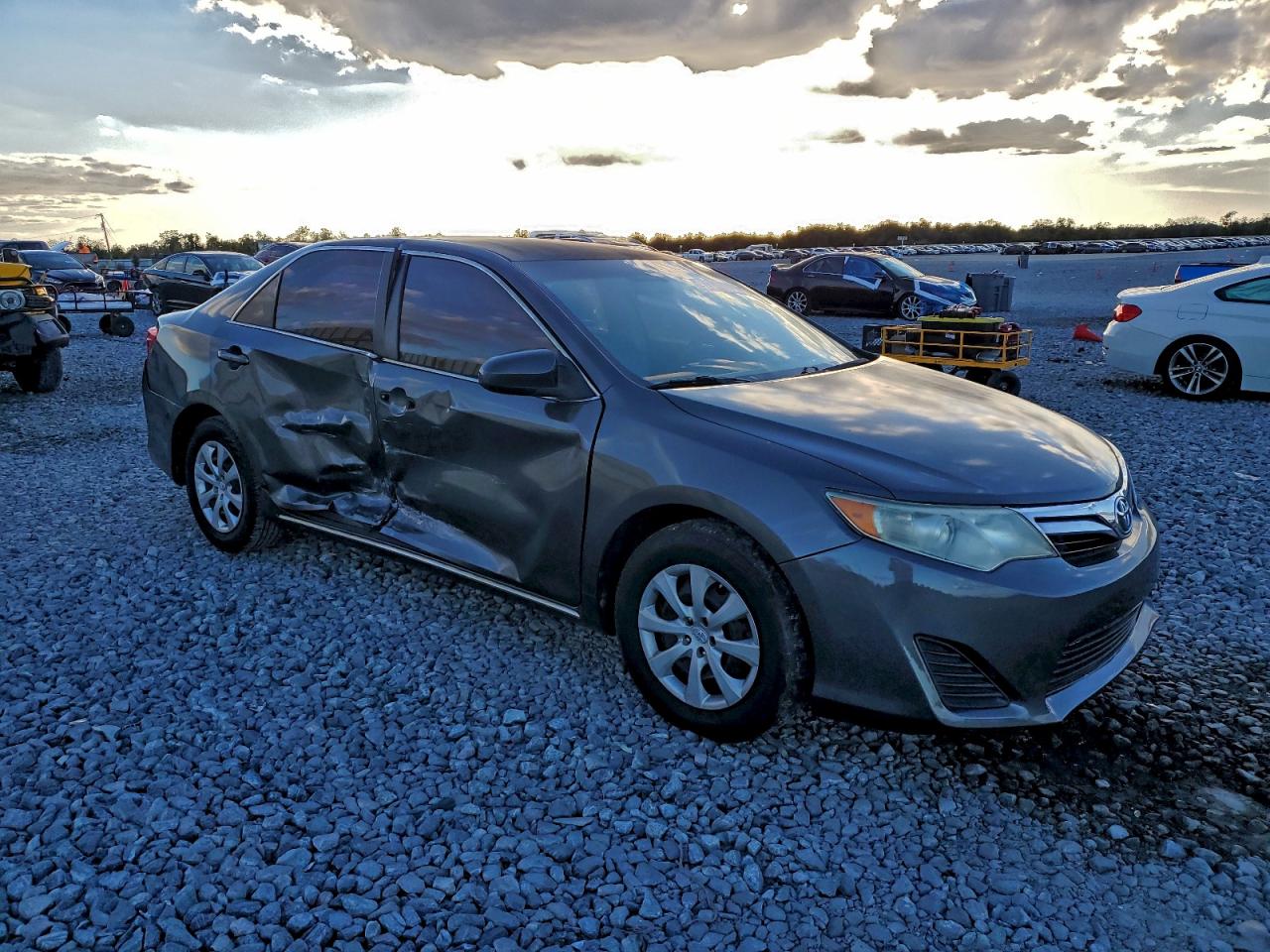 2013 TOYOTA CAMRY L photo 4