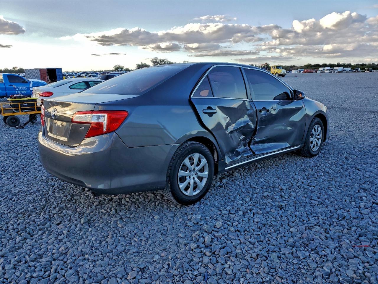 2013 TOYOTA CAMRY L photo 3