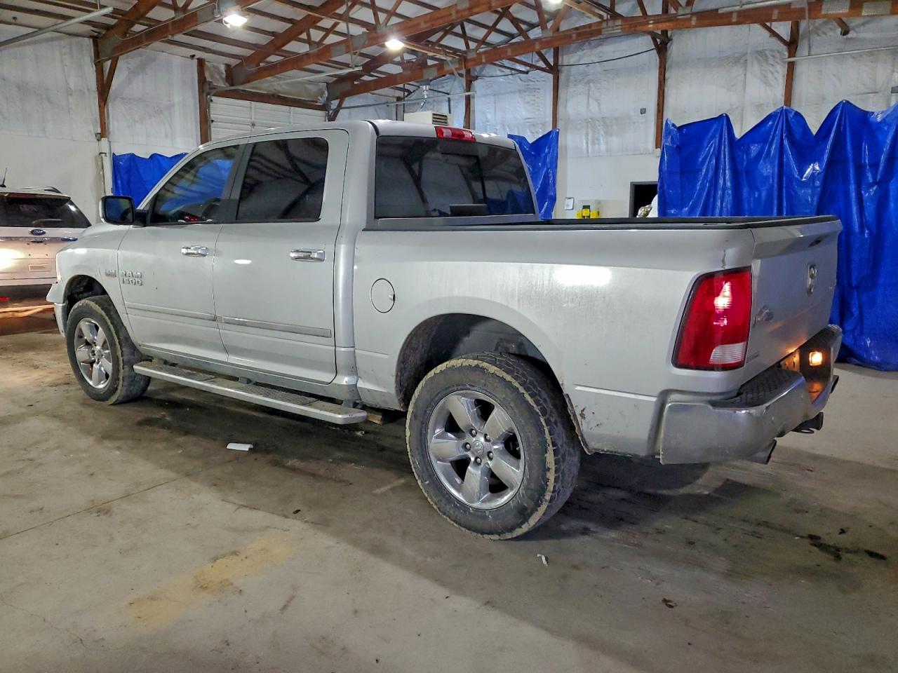 2017 RAM 1500 SLT photo 2