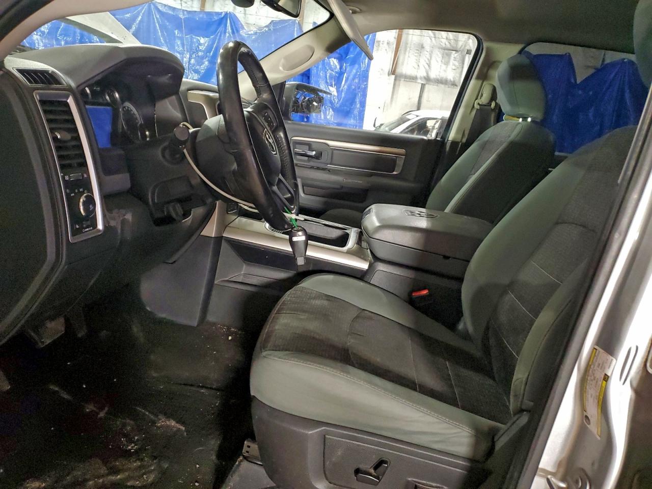 2017 RAM 1500 SLT photo 7