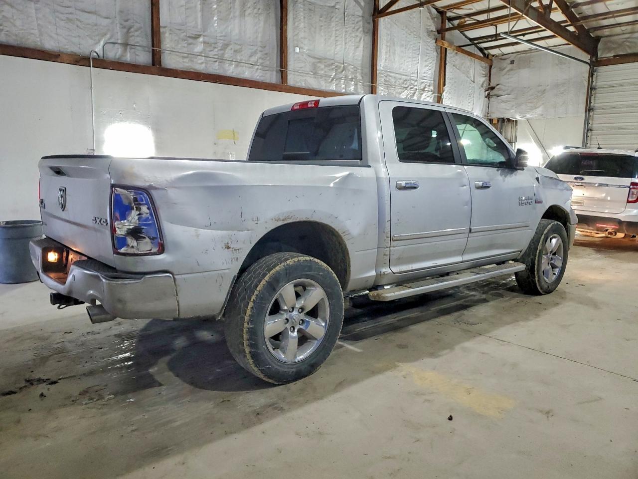 2017 RAM 1500 SLT photo 3