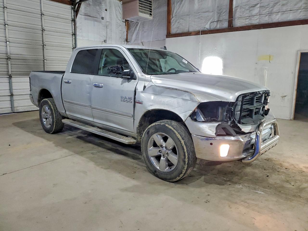 2017 RAM 1500 SLT photo 4