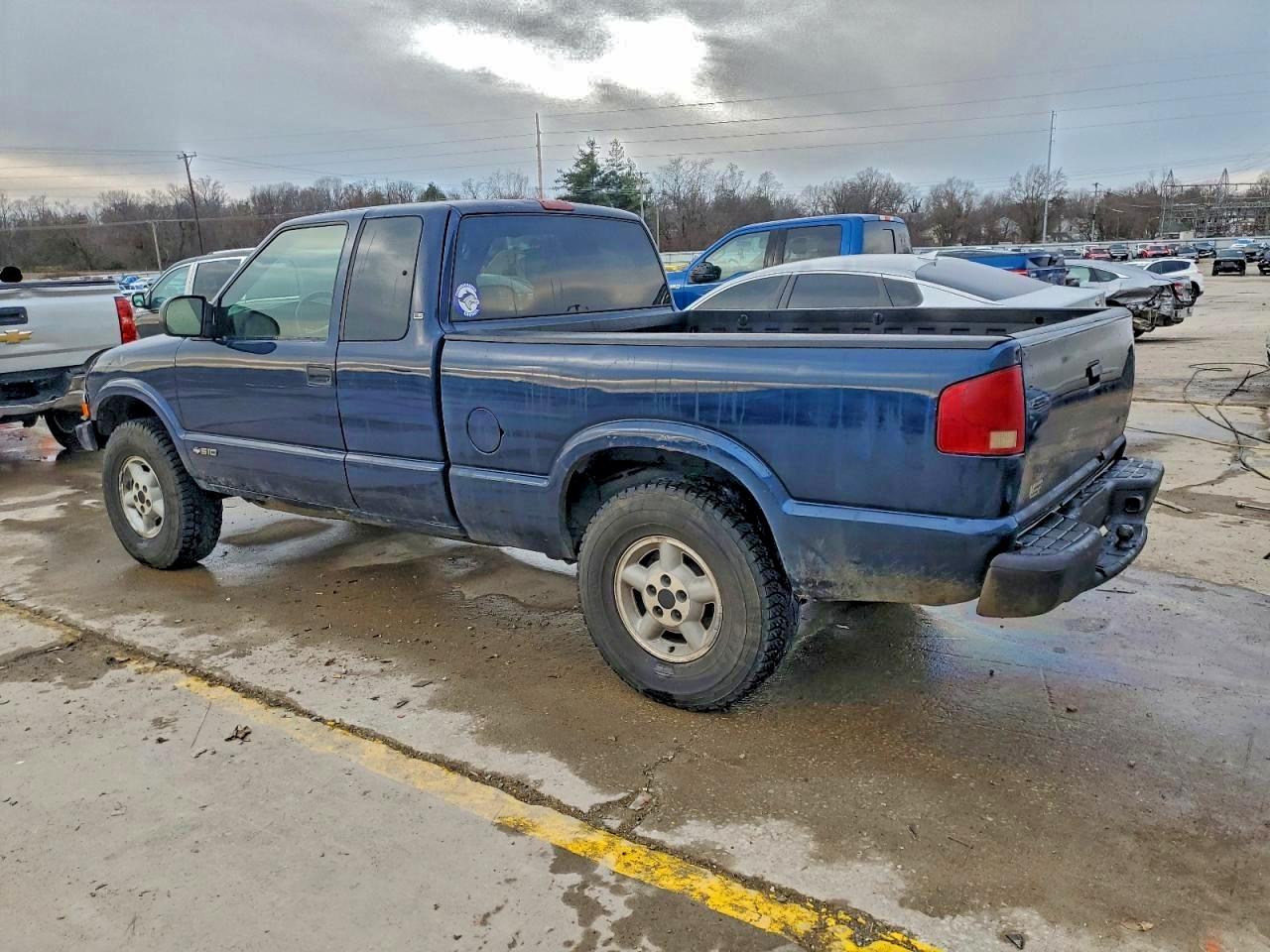 2003 CHEVROLET S TRUCK S10 photo 2