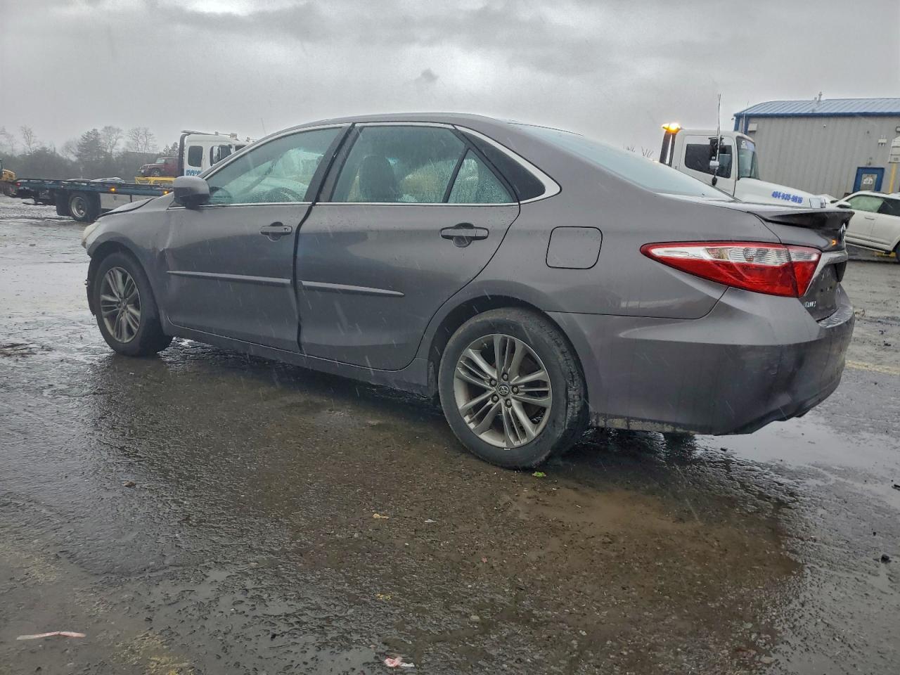2017 TOYOTA CAMRY LE photo 2