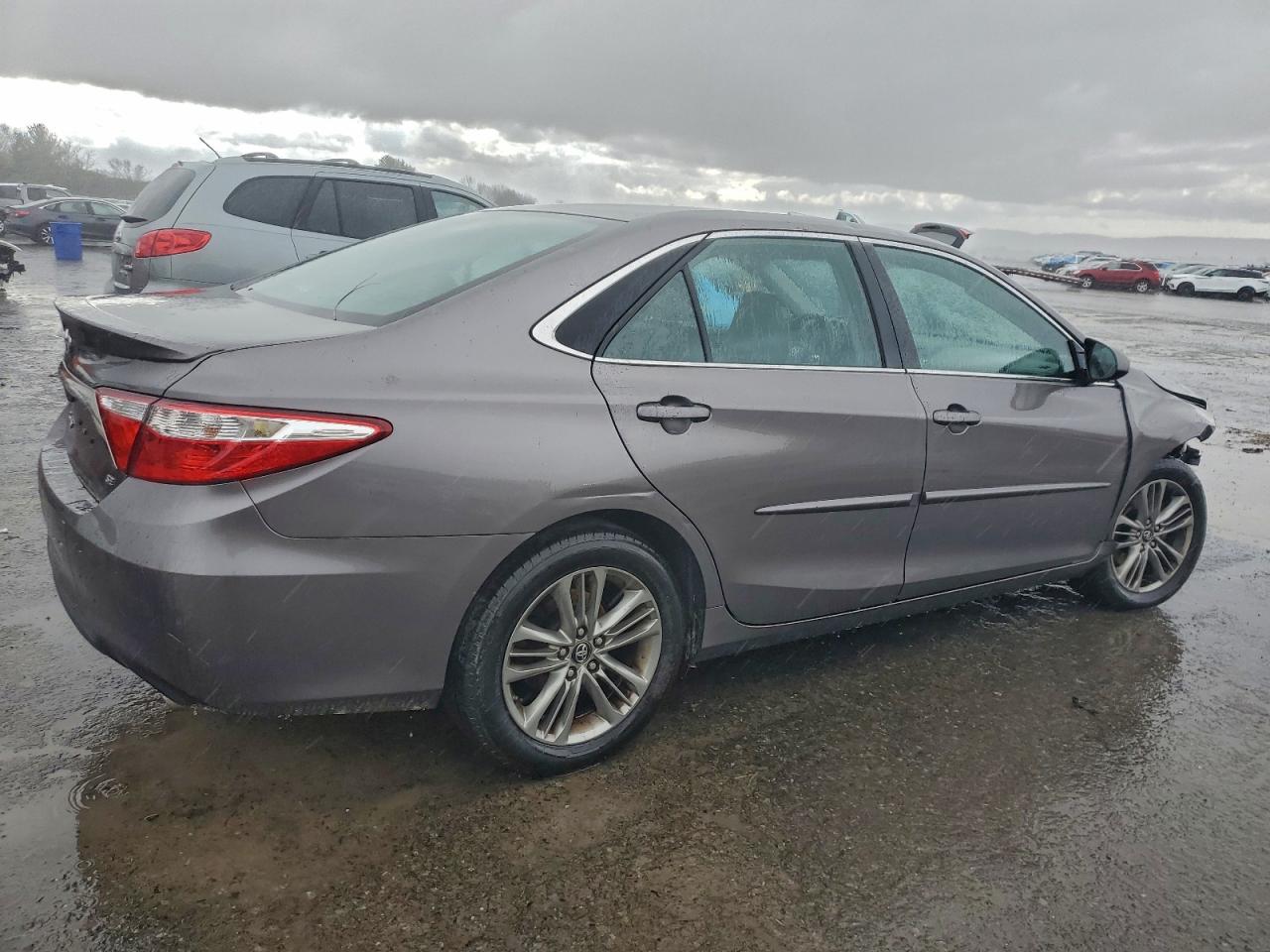 2017 TOYOTA CAMRY LE photo 3
