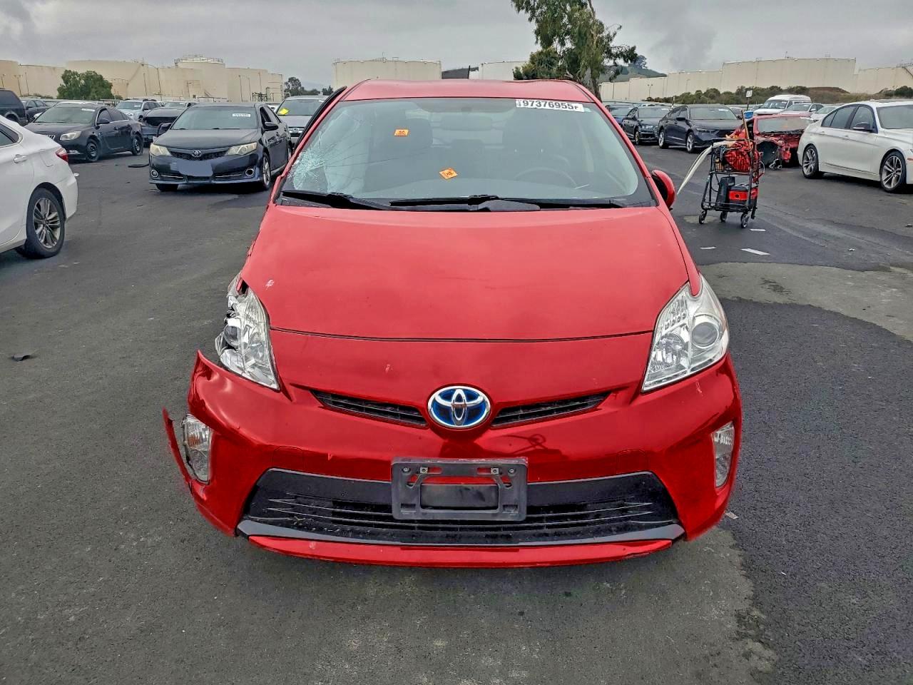 2015 TOYOTA PRIUS photo 5