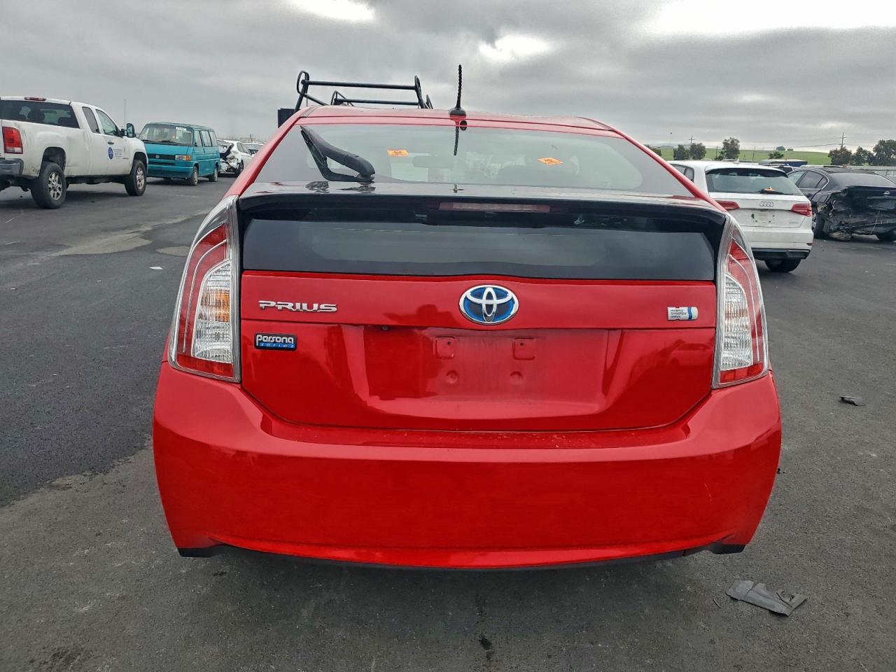 2015 TOYOTA PRIUS photo 6