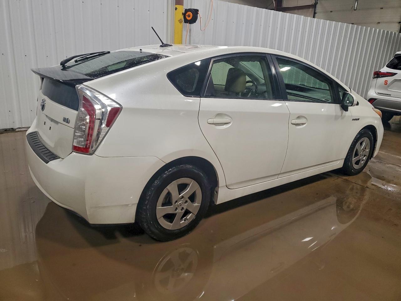 2013 TOYOTA PRIUS photo 3