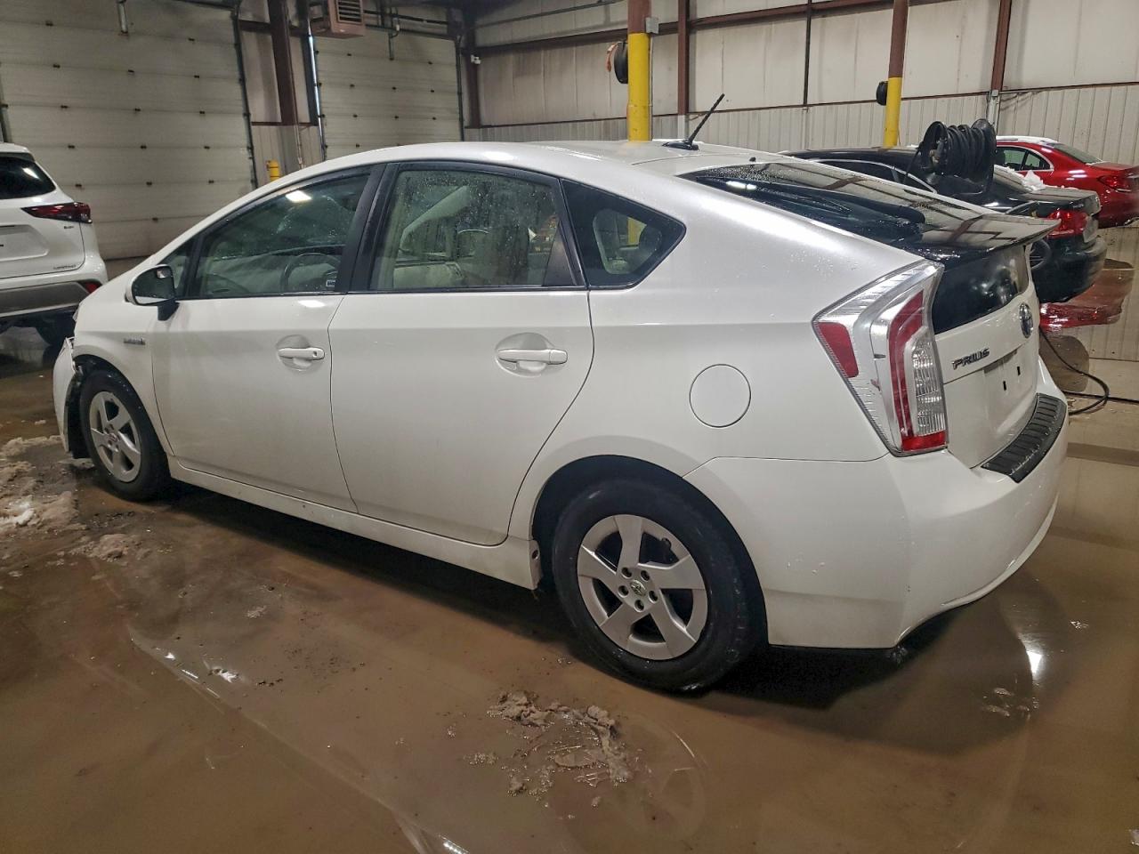 2013 TOYOTA PRIUS photo 2
