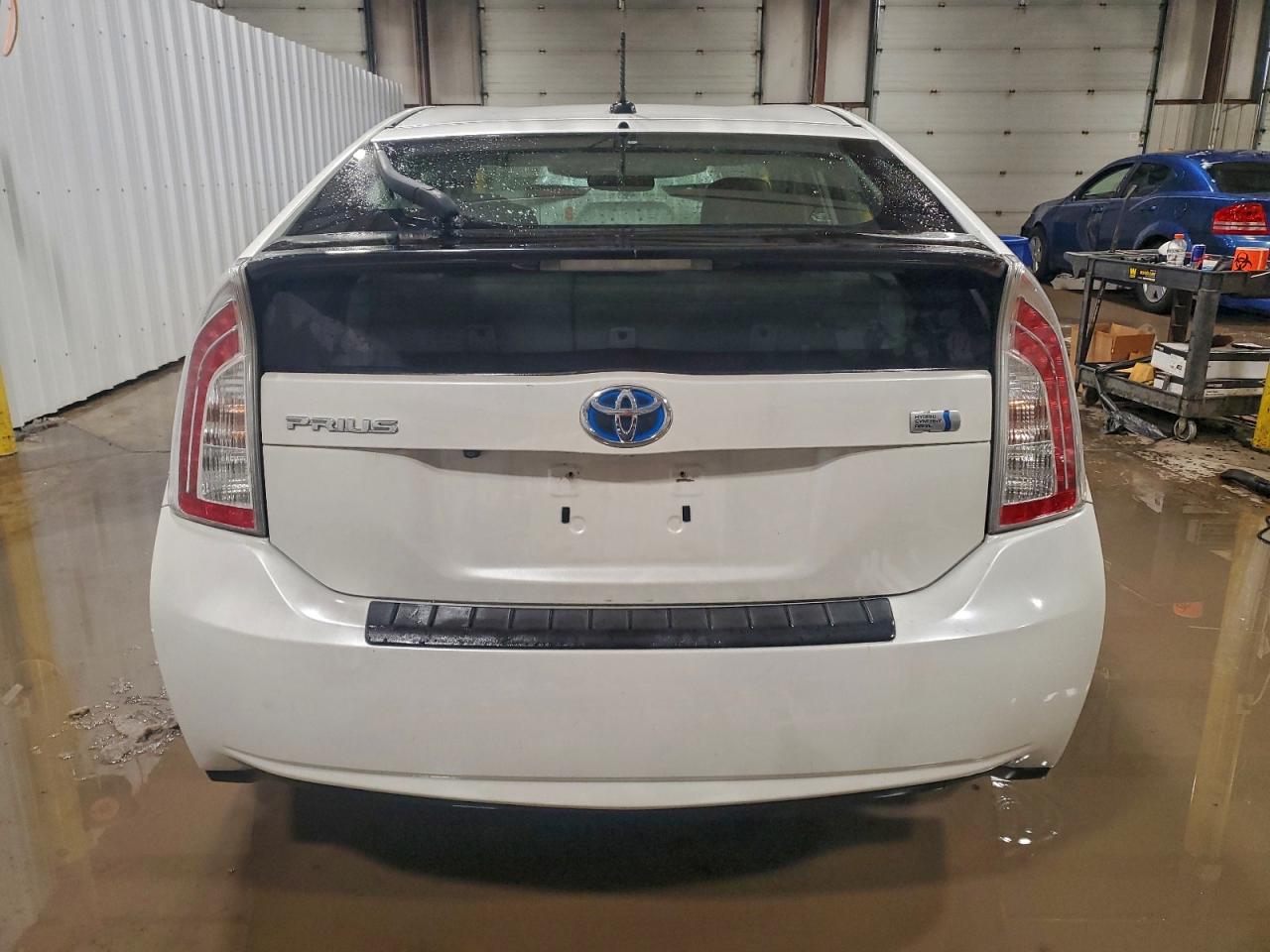 2013 TOYOTA PRIUS photo 6
