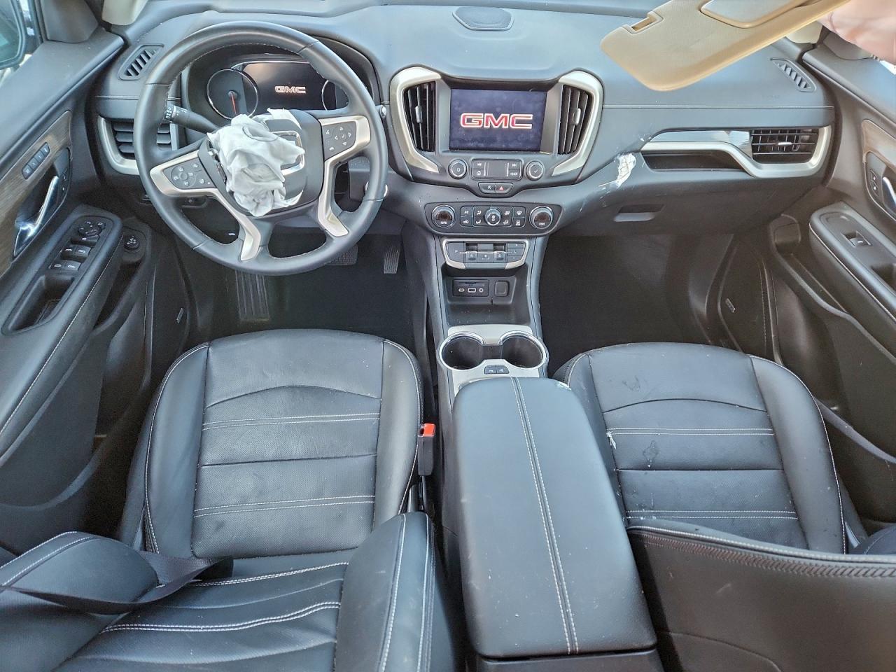 2024 GMC TERRAIN DENALI photo 8
