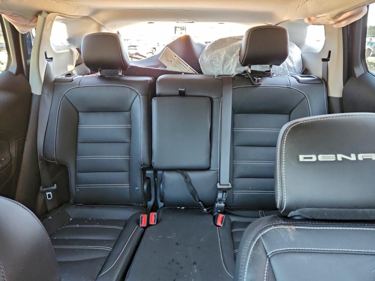 2024 GMC TERRAIN DENALI photo 10