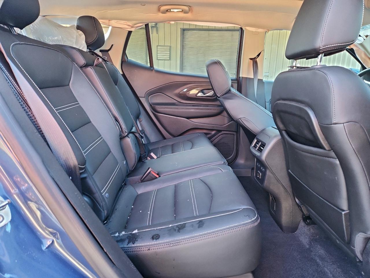 2024 GMC TERRAIN DENALI photo 11