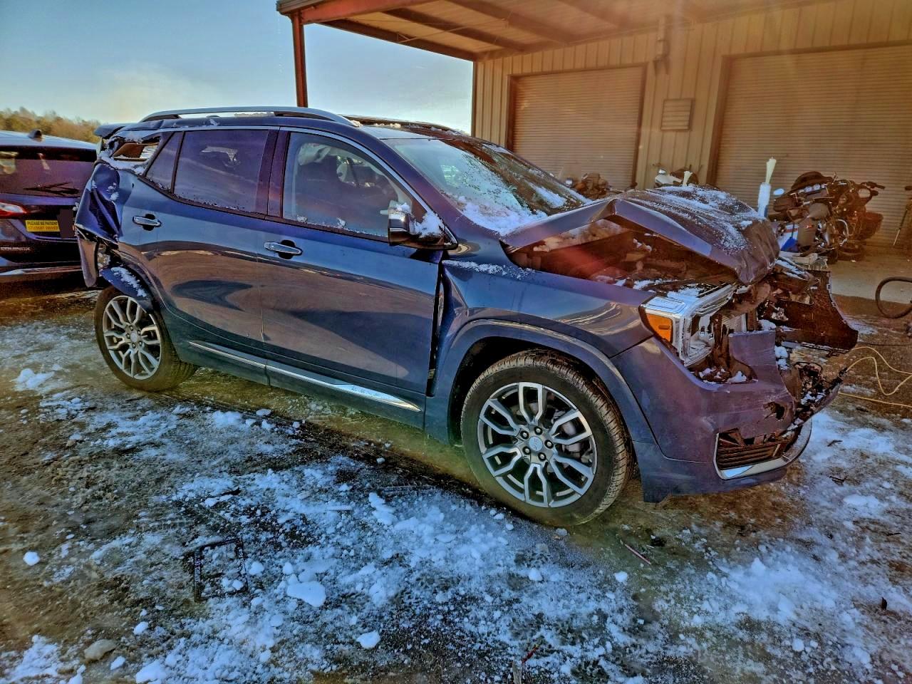 2024 GMC TERRAIN DENALI photo 4