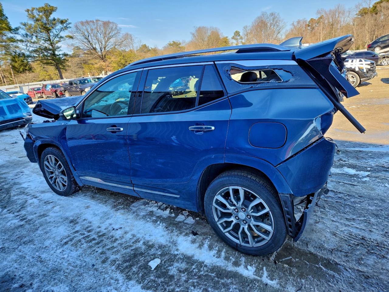 2024 GMC TERRAIN DENALI photo 2