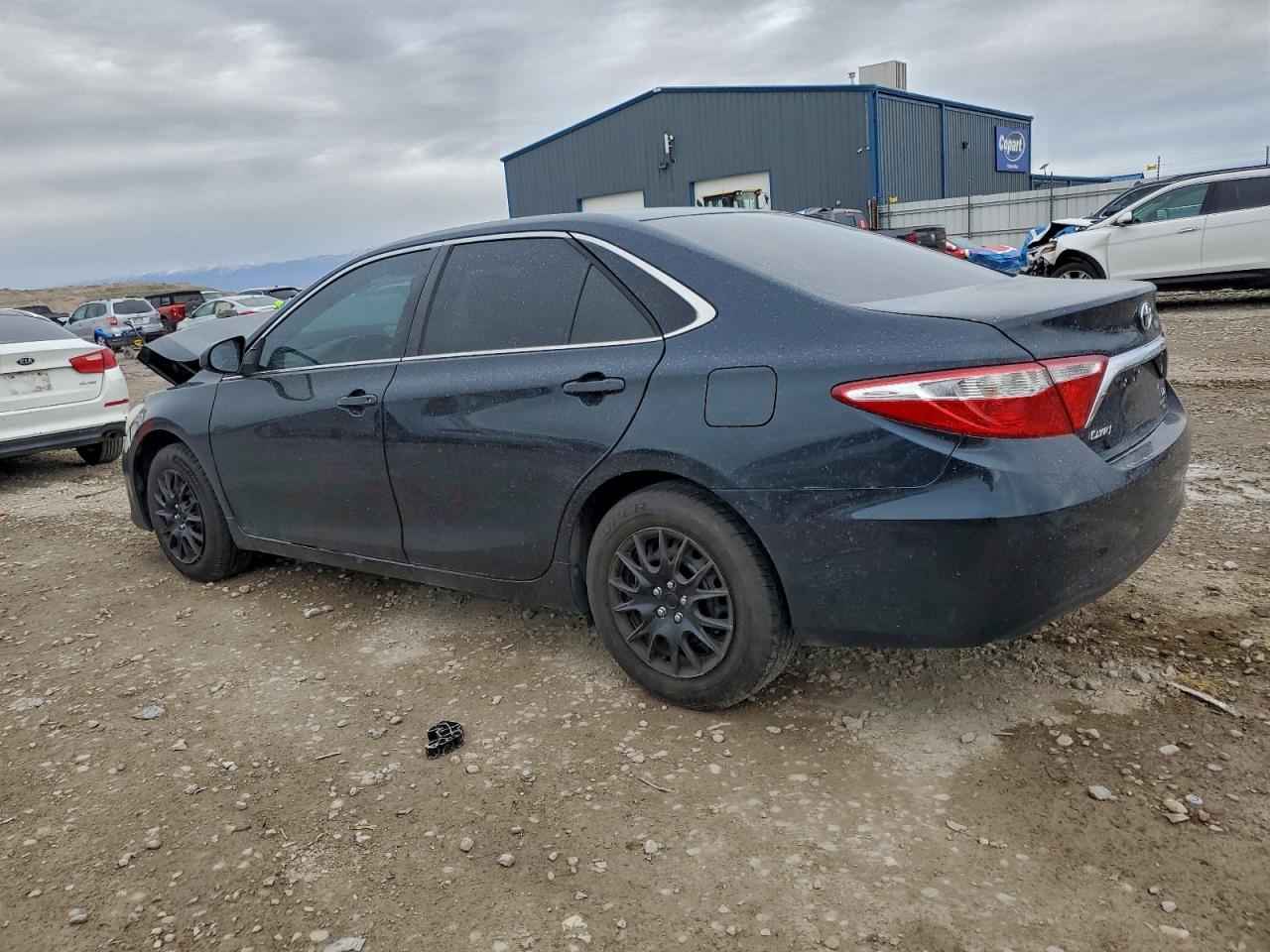 2016 TOYOTA CAMRY LE photo 2